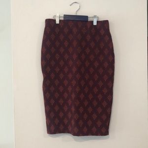 Geometric body con pencil skirt